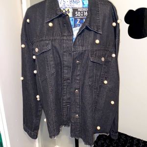 💰SHEIN Black denim jacket with pearl details
